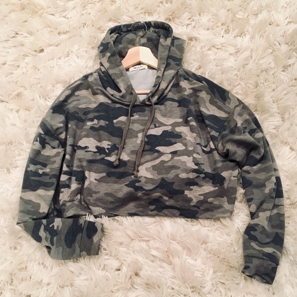 Women’s trendy camo crop sweatshirt